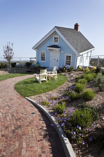 Fallen Star: wide-angle view of garden and house