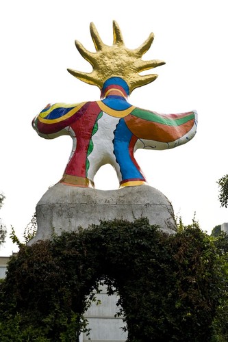 Sun God: shows the back of the Sun God with the vines severely trimmed