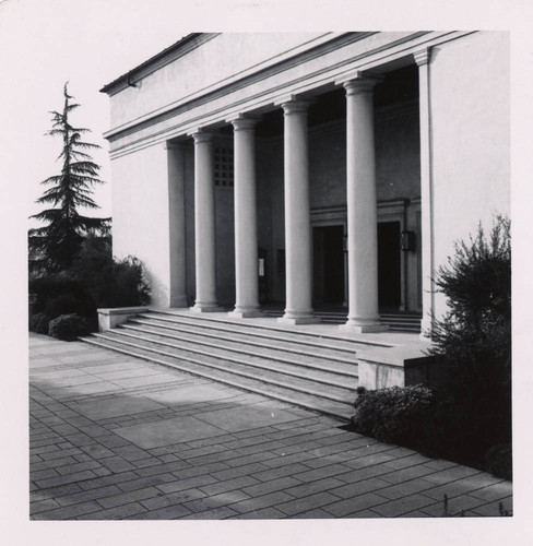 Belle Wilber Thorne Hall - Entrance faade