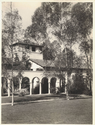 Bertha Harton Orr Hall - Colonnade