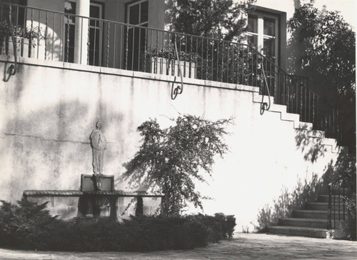 Bertha Harton Orr Hall - Entrance fountain