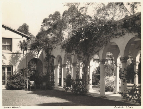 Bertha Harton Orr Hall - Courtyard and colonnade