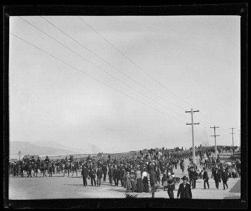 Spanish-American War Expedition leaving for Manila, Van Ness Avenue, San Francisco