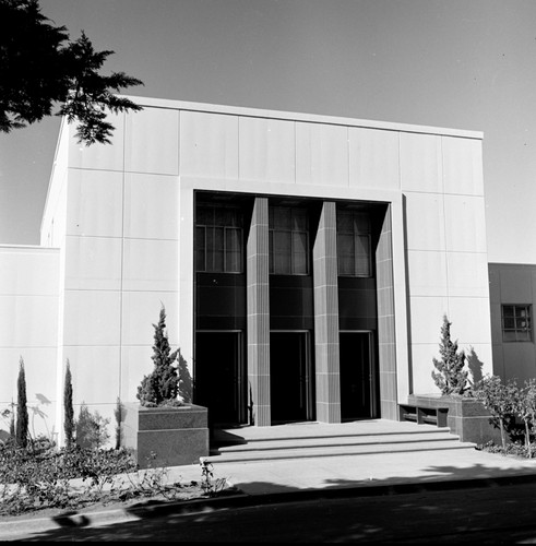 Aerial views of the Scripps Institution of Oceanography made from a plane owned by the owner of the Valencia Hotel, Gifford Ewing, circa 1947