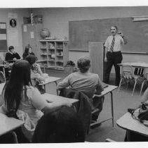 Walter McClarin, Sacramento Peace Center, speaking to students