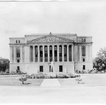 Exterior view of the State Library and Courts Building