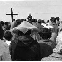 Farm labor marchers attend a prayer service