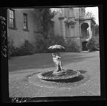 Crocker Art Museum fountain