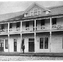 Clipp Hotel, Grimes