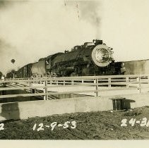 Locomotive crossing the Elvas Underpass bridge