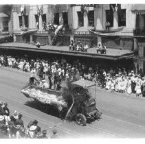 Washington Crossing the Delaware on parade