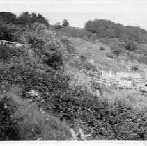 Yurok family house at Rekevoi (?) [Requa], Cal