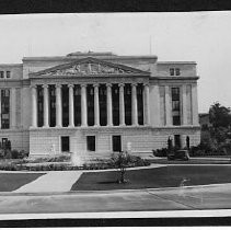 Exterior view of the State Library and Courts Building