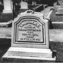 Gravestone of Thos. Logan, M.D