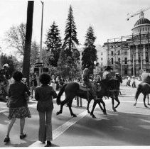 Horsemen protest at State Capitol