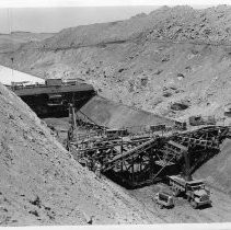 Trimming and lining operations on the Friant-Kern Canal