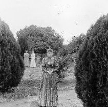 "Lena Stephens and Sister [Mrs. Chamberlain] and Mary Orr"