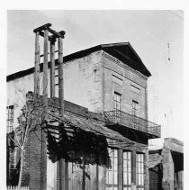 Tuolomne Engine House #1 (left), Springfield Brewery (right)