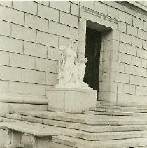 State Library and Courts Building