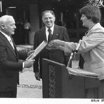 George P. Bloxham (l.) and George Anderson receive awards