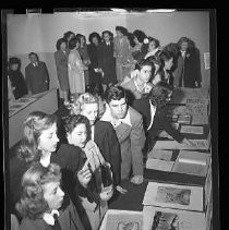 Newspaper Clinic, Students viewing displays