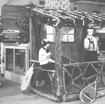 Weinstock's Floor Display