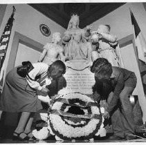 Italians gather at Columbus statue