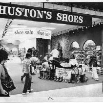 Huston's Shoes exterior view