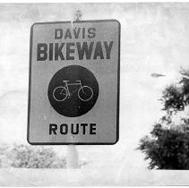 Davis bikeway sign