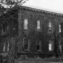 Ivy Covered Brick Building in Clearlake Highlands