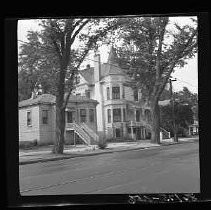 Houses near Crocker Art Museum