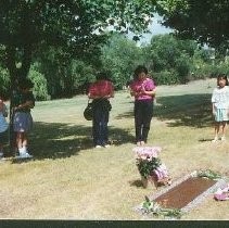 Tule Lake Linkville Cemetery Project 1989: Participants Pay their Respects