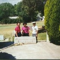 Tule Lake Linkville Cemetery Project 1989: JACLers and Gravestone