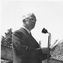 Governor Olsen speaking at Sutter's Fort