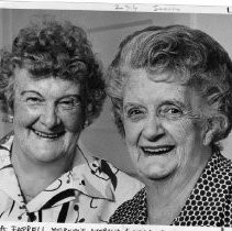 Mona Farrell, Melbourne Australia (left) and sister Blanche Jensen of Sacramento. Caption: ...do some catching up