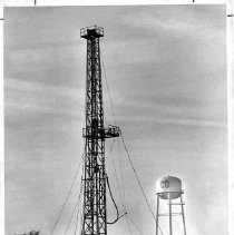 Gas well drilling rig in Davis