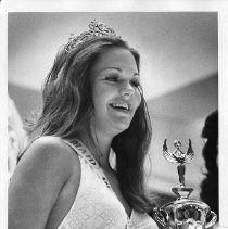 Kiki Kroner, Maid of Sacramento, 1975, with trophy