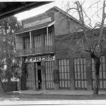 Wells Fargo Express Building, exterior