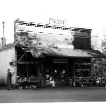 Brady Building, S.E. corner Main + Fulton. Photo by Weston, 11-21-47