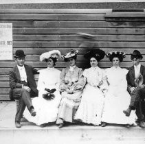 Unidentified people, 4 women, 2 men, dressed for July 4, 1903 Grand Celebration