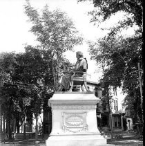 Statue, Henry Wadsworth Longfellow