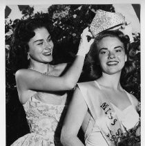 Delsa Keaton, Miss Sacramento, 1954, being crowned