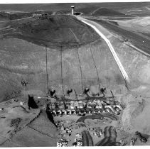 San Luis Dam under construction