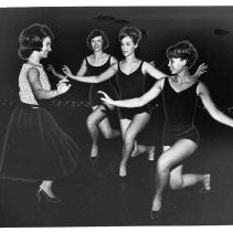 ulie Van De Vort , Miss Sacramento of 1961, and now Mrs. Jere Hugh Curry, left, gives instruction to finalists in the Miss Sacramento contest in the art of curtsying in front of the judges on the night of the Miss Sacramento Pageant