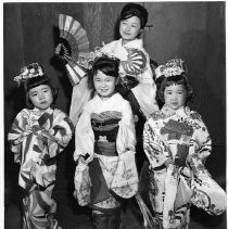 Young Japanese dancers