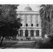 Exterior view of the California State Capitol undergoing construction of the new annex