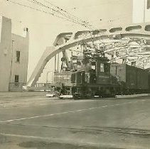 Locomotive crossing the Tower Bridge