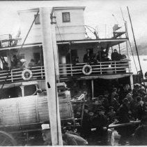 Refugees leaving city, San Francisco. [on the St. Helena]