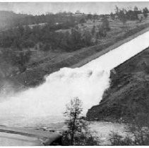 Oroville Dam spillway flow