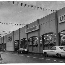 Raley's Supermarket at Madison and Manzanita Avenues